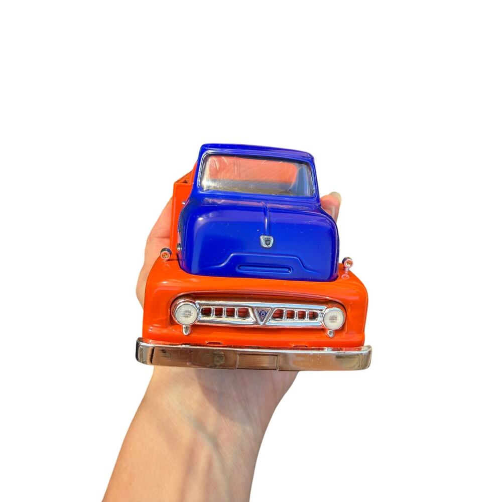 Ertl Collectibles 1953 Ford Tanker Bank Gulf Oil Size 1 to 25 Scale Diecast - Picture 9 of 9